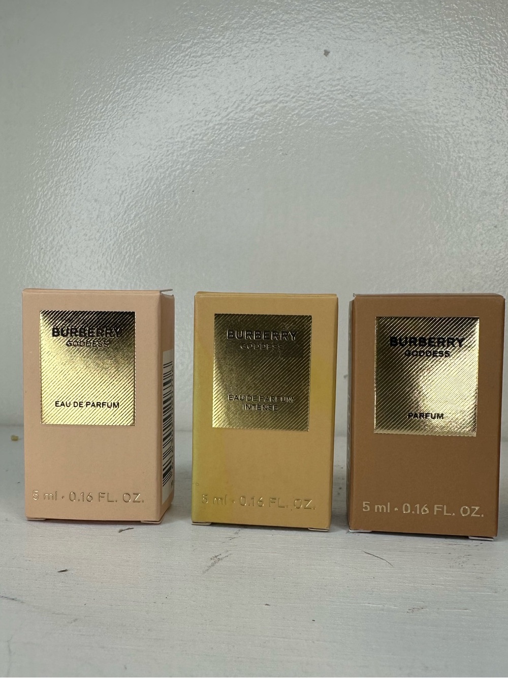 Burberry Goddess Mini dabber Set -EDP, EDP INTENSE & Parfume 5ml each - Picture 2 of 2